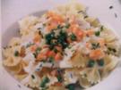 Farfalle mit Käsesauce und Gemüse - Rezept