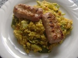 Paella mit Gemüse und Salchichas - Rezept