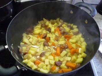 Rezept: Suppen & Eintöpfe : Schnelle Kartoffelsuppe - oder auch Restesuppe Bild Nr. 2 Suppen & Eintöpfe : Schnelle Kartoffelsuppe - oder auch Restesuppe - Rezept - Bild Nr. 2