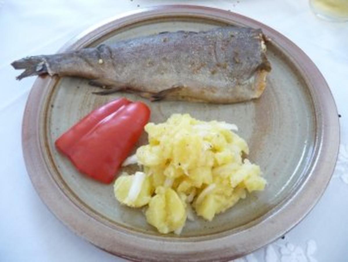 Fisch : Geräucherte Forelle mit Kartoffelsalat und Grillzucchini - Rezept