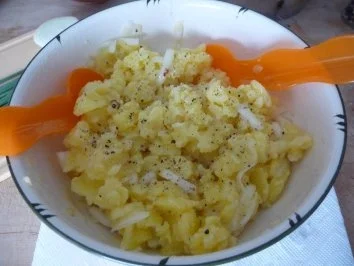 Rezept: Fisch : Geräucherte Forelle mit Kartoffelsalat und Grillzucchini Bild Nr. 3 Fisch : Geräucherte Forelle mit Kartoffelsalat und Grillzucchini - Rezept - Bild Nr. 3