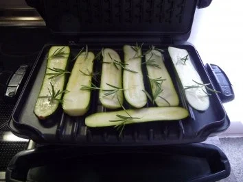 Rezept: Fisch : Geräucherte Forelle mit Kartoffelsalat und Grillzucchini Bild Nr. 5 Fisch : Geräucherte Forelle mit Kartoffelsalat und Grillzucchini - Rezept - Bild Nr. 5