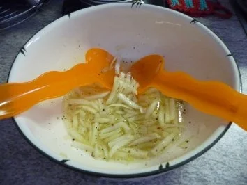 Rezept: Fisch : Geräucherte Forelle mit Kartoffelsalat und Grillzucchini Bild Nr. 2 Fisch : Geräucherte Forelle mit Kartoffelsalat und Grillzucchini - Rezept - Bild Nr. 2