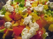 Sommersalat mit Putenstreifen und Knoblauchdressing - Rezept