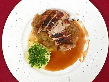 Rezept: Perlhuhnbrust auf Champagnerkraut mit Weintrauben und Kartoffelpüree Perlhuhnbrust auf Champagnerkraut mit Weintrauben und Kartoffelpüree - Rezept