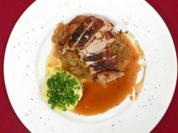 Perlhuhnbrust auf Champagnerkraut mit Weintrauben und Kartoffelpüree - Rezept