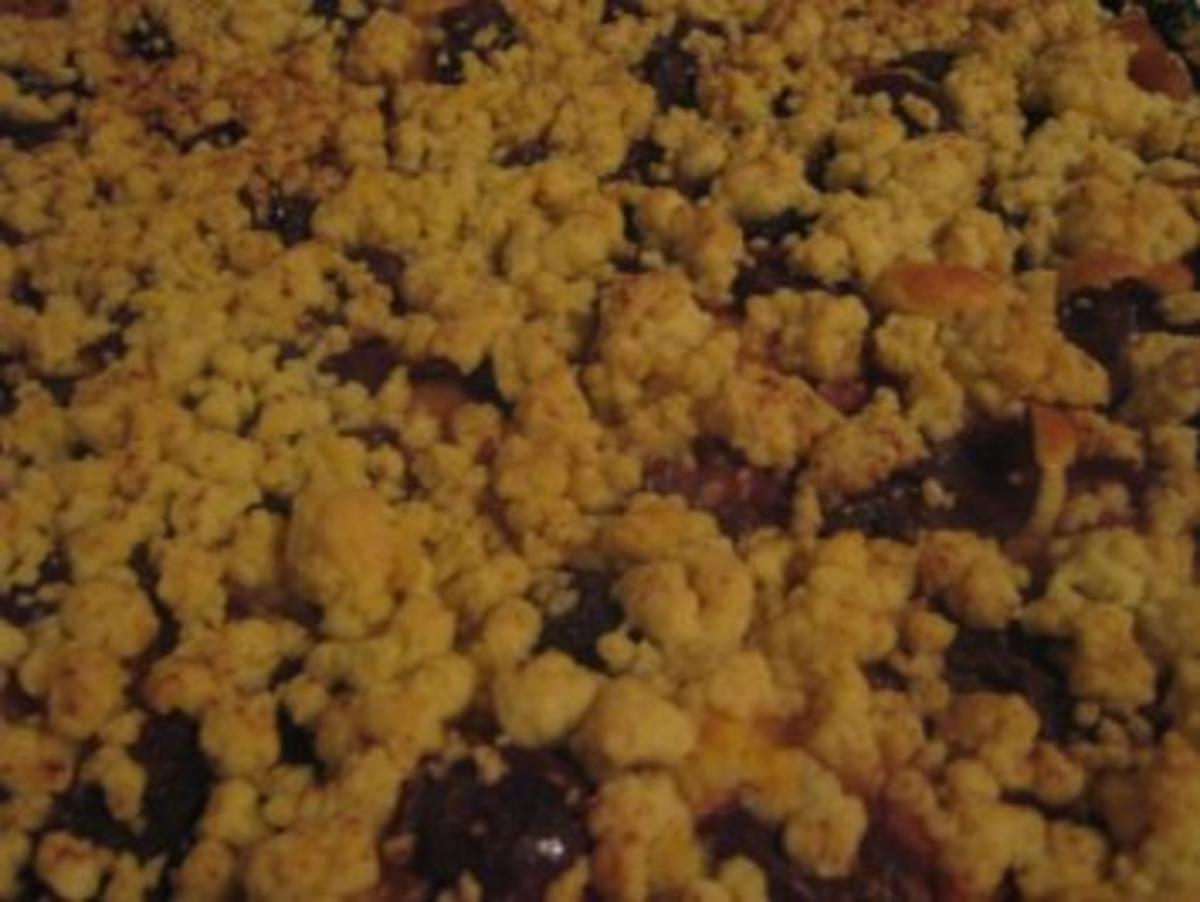 Bilder für Beschwipster Pflaumen-Pudding-Streusel - Rezept