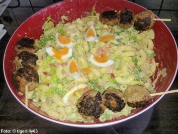 Rezept: Nudel-Curry-Salat mit Hackbällchen Nudel-Curry-Salat mit Hackbällchen - Rezept