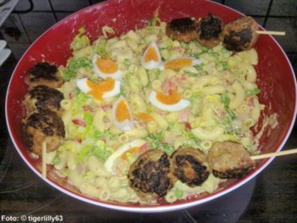 Bilder für Nudel-Curry-Salat mit Hackbällchen - Rezept