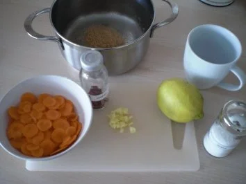 Jakobsmuscheln-Safran-Crumble mit Karotten-Confit und Orangenblüten-Laksa - Rezept - Bild Nr. 2