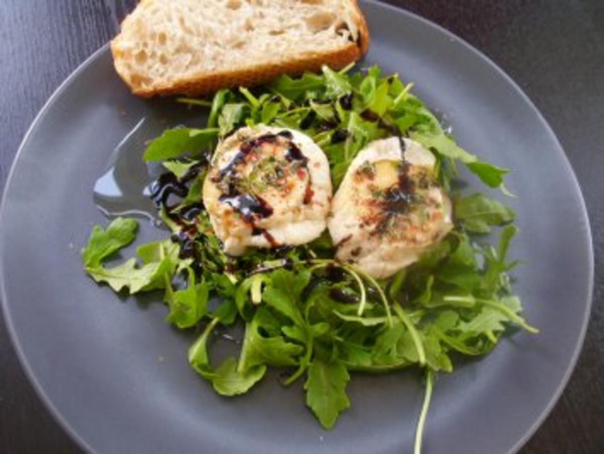 Warmer Ziegenkäse auf Rucola - Rezept mit Bild - kochbar.de