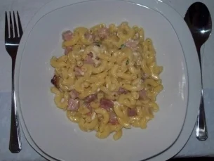 Rezept: Nudelhörnchen Carbonara Nudelhörnchen Carbonara - Rezept