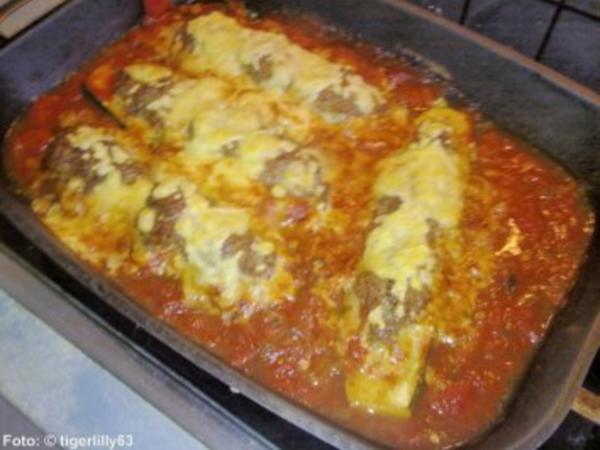 Gefüllte Zucchini in Tomatensauce - einfach - von tigerlilly63
