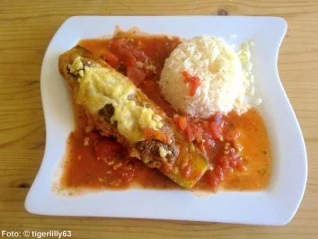 Gefüllte Zucchini in Tomatensauce - Rezept - Bild Nr. 2