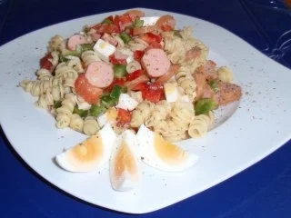 Nudel-Paprika-Wurstsalat - Rezept