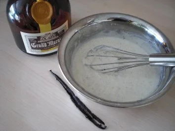 Rezept: Brombeeren in Rosmarin-Portweinreduktion an Vanille-Schmand-Parfait Bild Nr. 6 Brombeeren in Rosmarin-Portweinreduktion an Vanille-Schmand-Parfait - Rezept - Bild Nr. 6