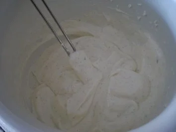 Rezept: Brombeeren in Rosmarin-Portweinreduktion an Vanille-Schmand-Parfait Bild Nr. 7 Brombeeren in Rosmarin-Portweinreduktion an Vanille-Schmand-Parfait - Rezept - Bild Nr. 7