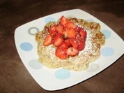 Nuss - Quarkwaffeln mit gewürzten Erdbeeren - Rezept