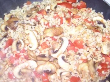 Weizen-Pfanne mit Tomaten und Champignons - Rezept