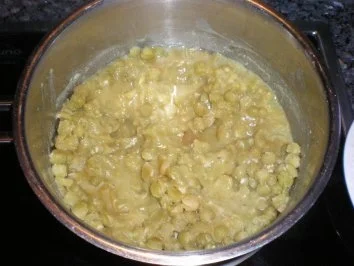 Erbspüree als Beilage zum gekochten Eisbein - ein Kindheitslieblingsessen "Erbsbrei" - Rezept