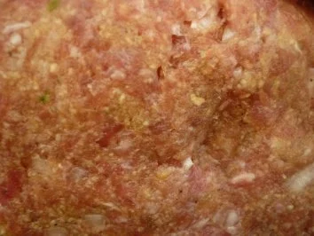 Rezept: Ingwer-Limetten-Frikadellen vom Grill mit Gurkensalat und kalter Tomatensauce Bild Nr. 4 Ingwer-Limetten-Frikadellen vom Grill mit Gurkensalat und kalter Tomatensauce - Rezept - Bild Nr. 4