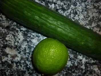 Rezept: Ingwer-Limetten-Frikadellen vom Grill mit Gurkensalat und kalter Tomatensauce Bild Nr. 7 Ingwer-Limetten-Frikadellen vom Grill mit Gurkensalat und kalter Tomatensauce - Rezept - Bild Nr. 7