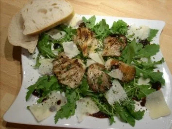 Austernpilze gegrillt auf Rucolabett mit Parmesan - Rezept