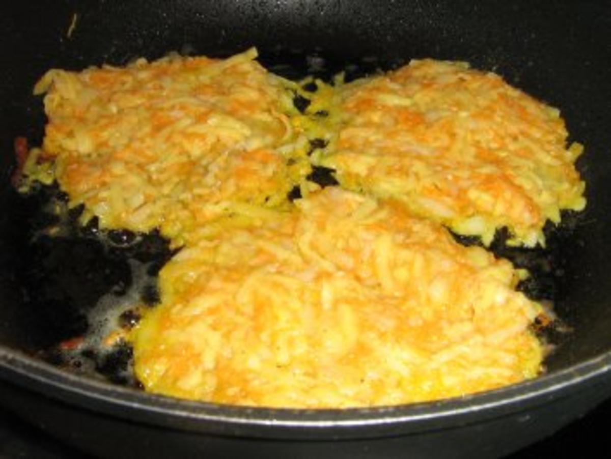 Kartoffel-Karotten-Puffer mit Apfelmus - Rezept - Bild Nr. 4