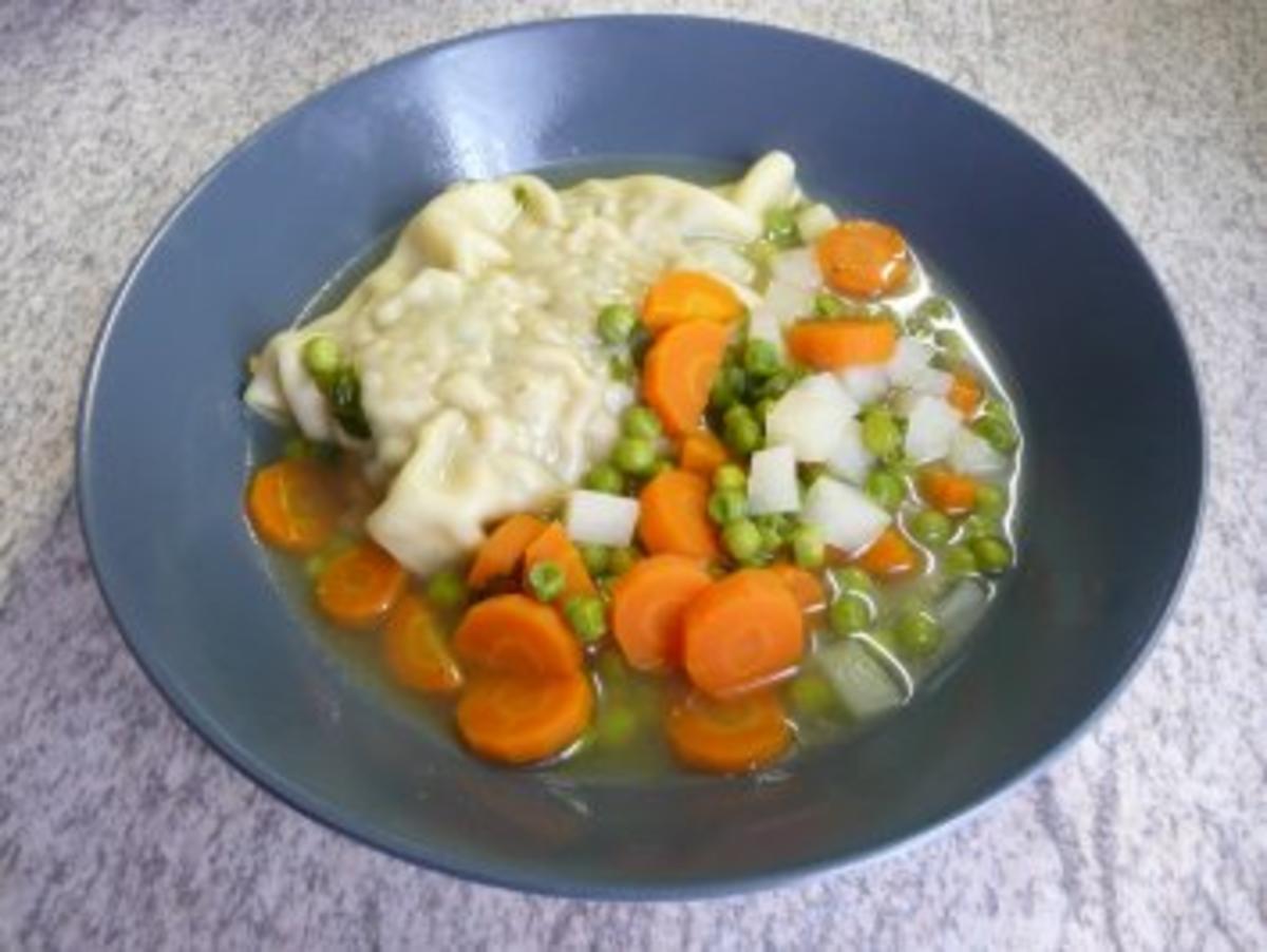 Suppen - Schnelle Maultaschen in Gemüsebrühe - Rezept