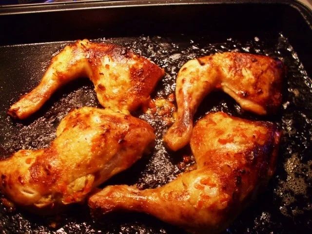 Hähnchenkeulen mit Chillimarinade - Rezept