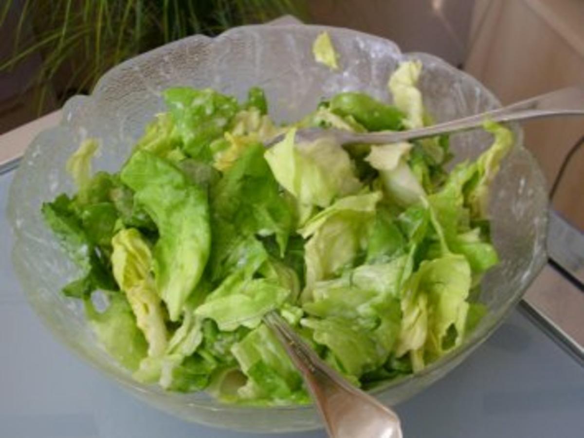 Kopfsalat mit schnellem Dressing - Rezept - kochbar.de