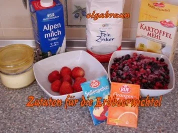 Erdbeer-Wichtel mit Beerengrütze und Vanillesauce - Rezept - Bild Nr. 2