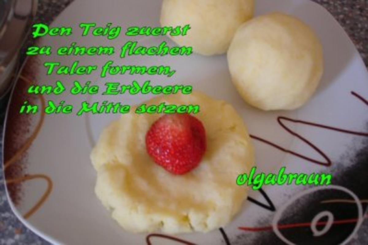Erdbeer-Wichtel mit Beerengrütze und Vanillesauce - Rezept - Bild Nr. 3