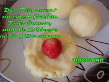 Erdbeer-Wichtel mit Beerengrütze und Vanillesauce - Rezept - Bild Nr. 3