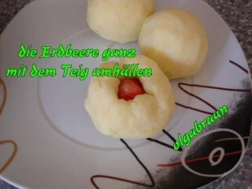 Erdbeer-Wichtel mit Beerengrütze und Vanillesauce - Rezept - Bild Nr. 4