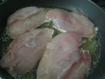 Hähnchenbrust in Tomaten u.Knoblauch geschmort - Rezept - Bild Nr. 3