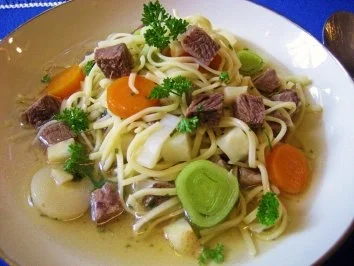 Nudelsuppe mit Rindfleisch ... - Rezept