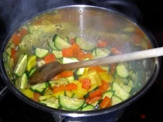 Fruchtig gefüllte Hähnchenbrust auf Sommergemüse - Rezept - Bild Nr. 10