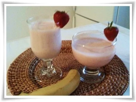 Rezept: Getränke: Banane - Erdbeeren - Fruchtshake Bild Nr. 2 Getränke: Banane - Erdbeeren - Fruchtshake - Rezept - Bild Nr. 2