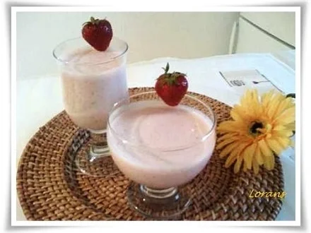 Rezept: Getränke: Banane - Erdbeeren - Fruchtshake Bild Nr. 9 Getränke: Banane - Erdbeeren - Fruchtshake - Rezept - Bild Nr. 9