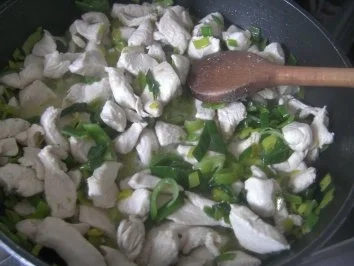 Geflügel-Geschnetzeltes im Pfifferlingssahnesud - Rezept - Bild Nr. 3