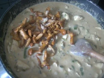 Geflügel-Geschnetzeltes im Pfifferlingssahnesud - Rezept - Bild Nr. 4