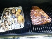 Daves Spareribs im neuen -Stil mit Folienkartoffeln und Zuckermais und Salat - Rezept