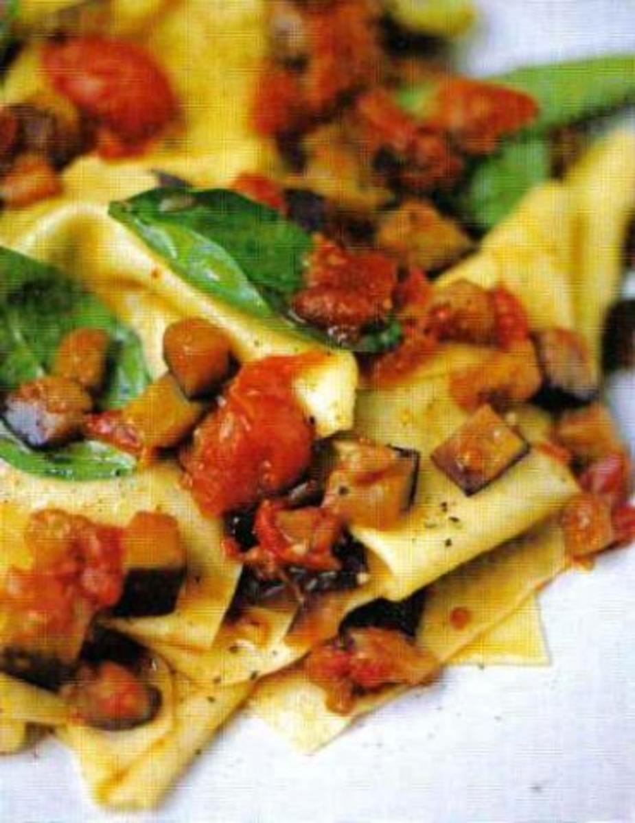 Stracci mit Aubergine, Tomaten und Basilikum - Rezept - kochbar.de