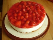 Erdbeertorte mit Hollunderblütenquark - Rezept