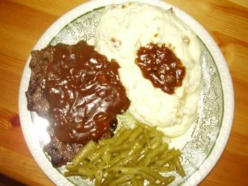 Gebratene Rinderleber  mit Zwiebelsahnesoße, Butterbohnen und Kartoffelpüree - Rezept