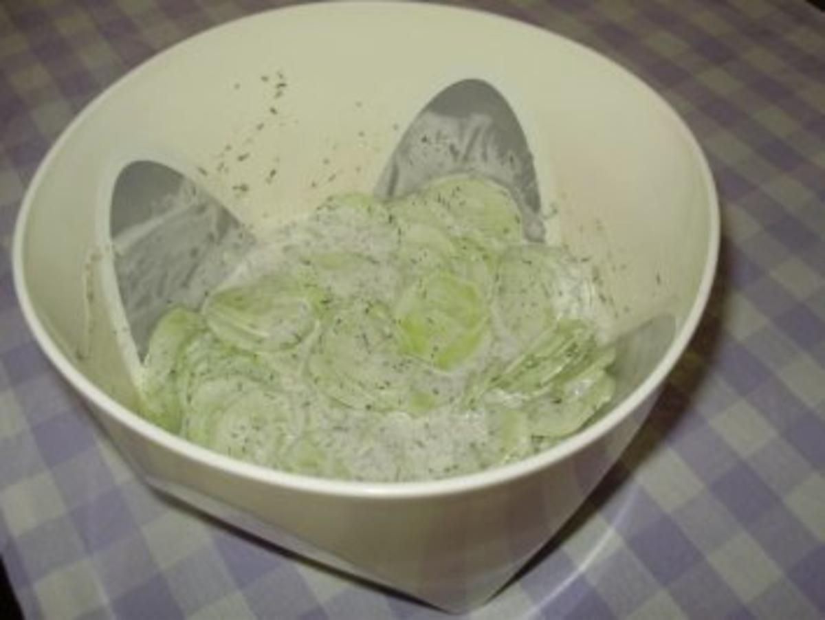 Bilder für Gurkensalat mit Dill - Sahne - Dressing - Rezept