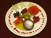 Rezept: Schokoladensoufflรฉ mit exotischen Frรผchten und essbaren Blรผten (Estefania Kรผster) Schokoladensoufflรฉ mit exotischen Frรผchten und essbaren Blรผten (Estefania Kรผster) - Rezept