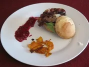 Burger an Preiselbeersenfsoße mit Süßkartoffelchips - Rezept