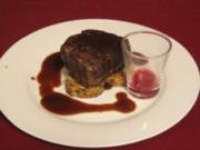 Steak mit Serviettenknödeln und Rote-Bete-Schaum an Jus - Rezept